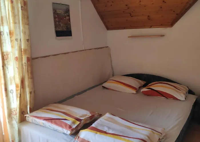 Toth Nyaralo 公寓式酒店 3*