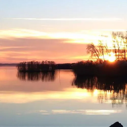 Toth Nyaralo 公寓式酒店 3*